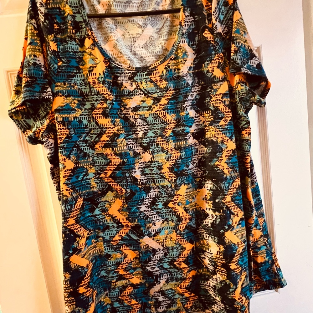 Lularoe Women’s top size XL. No tags
